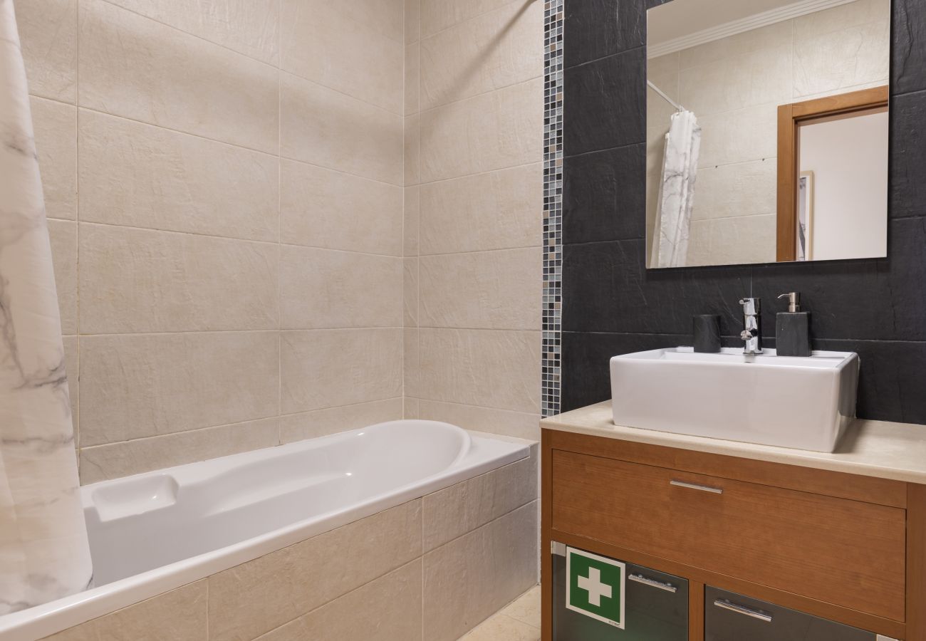 Apartment in Portimão - 2 Bedroom Relax in Alvor by Innkeeper 