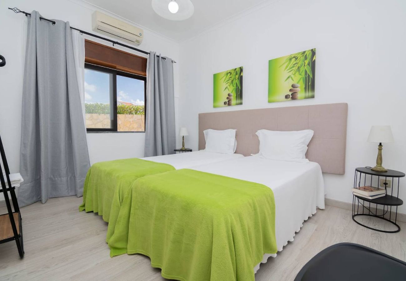 Villa in Guia - Estrela do Mar