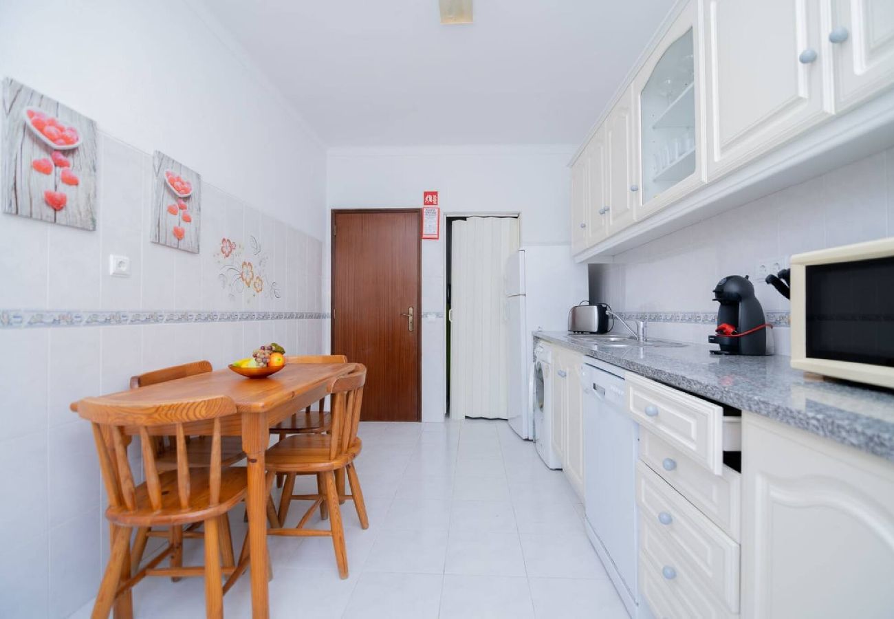 Apartment in Guia - Galé Tomas by Innkeeper 