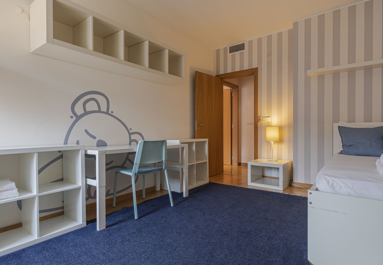 Apartment in Lisbon - 2 Bedroom Large Apartment by Innkeeper