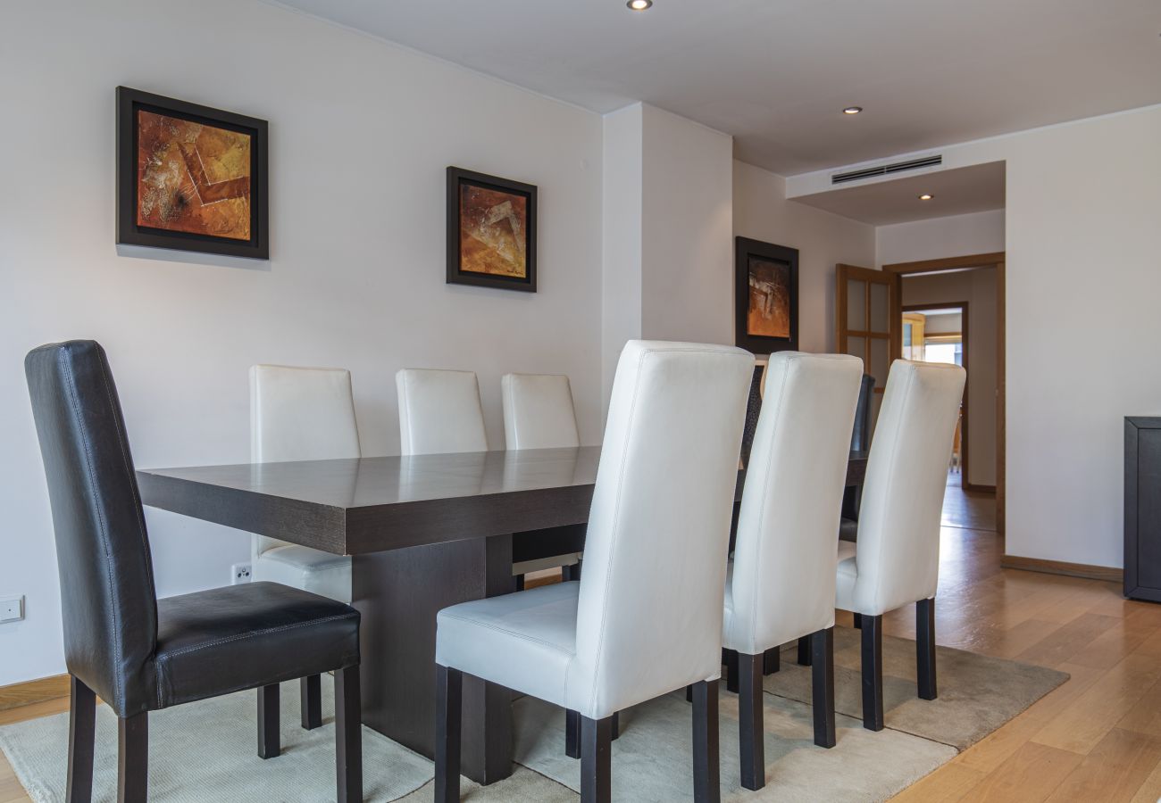 Apartment in Lisbon - 2 Bedroom Large Apartment by Innkeeper