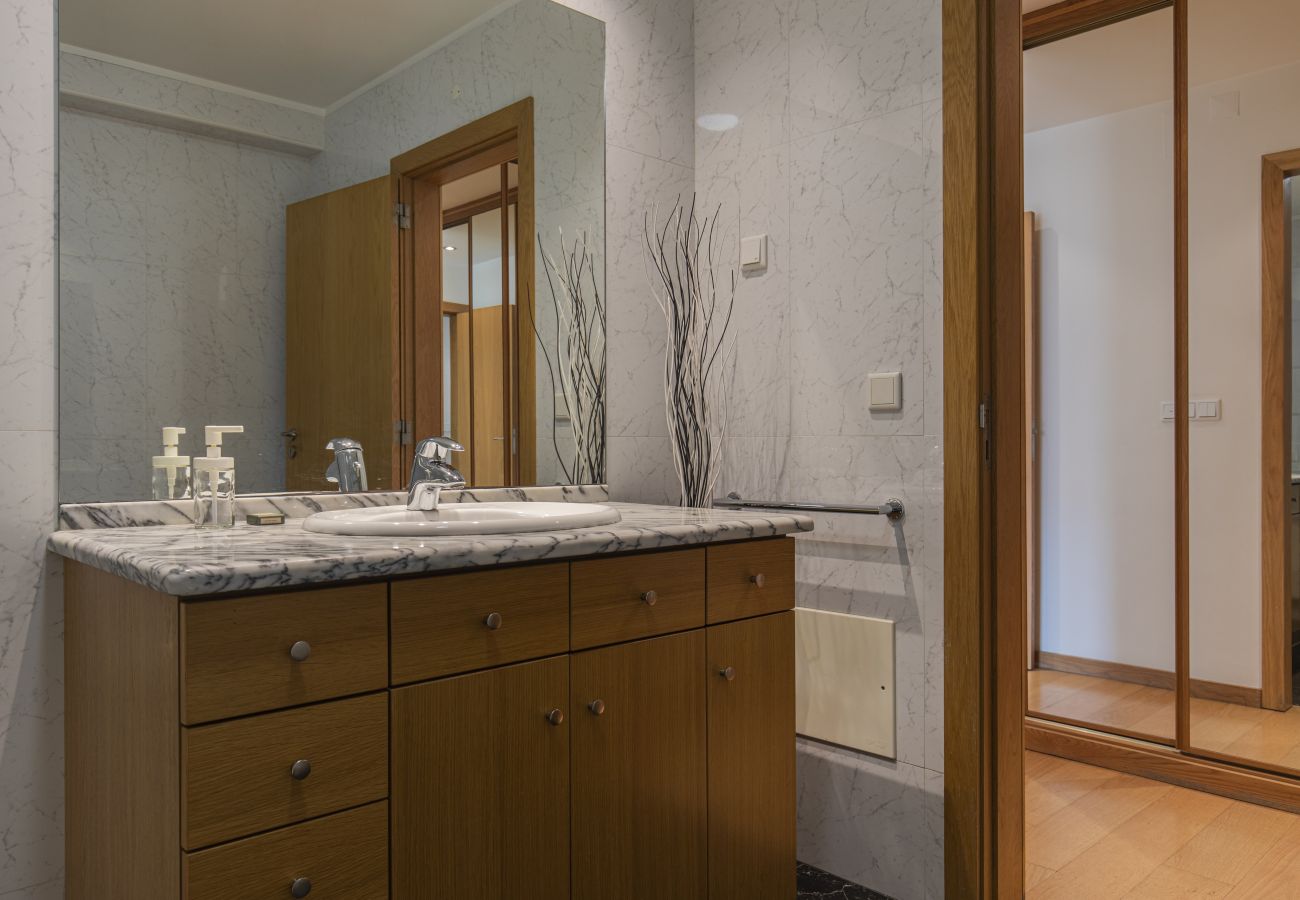 Apartment in Lisbon - 2 Bedroom Large Apartment by Innkeeper
