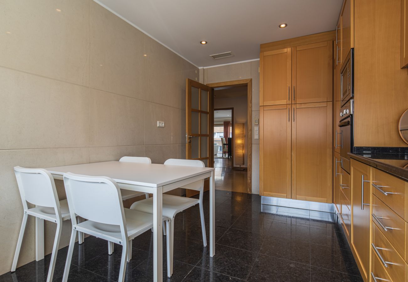Apartment in Lisbon - 2 Bedroom Large Apartment by Innkeeper