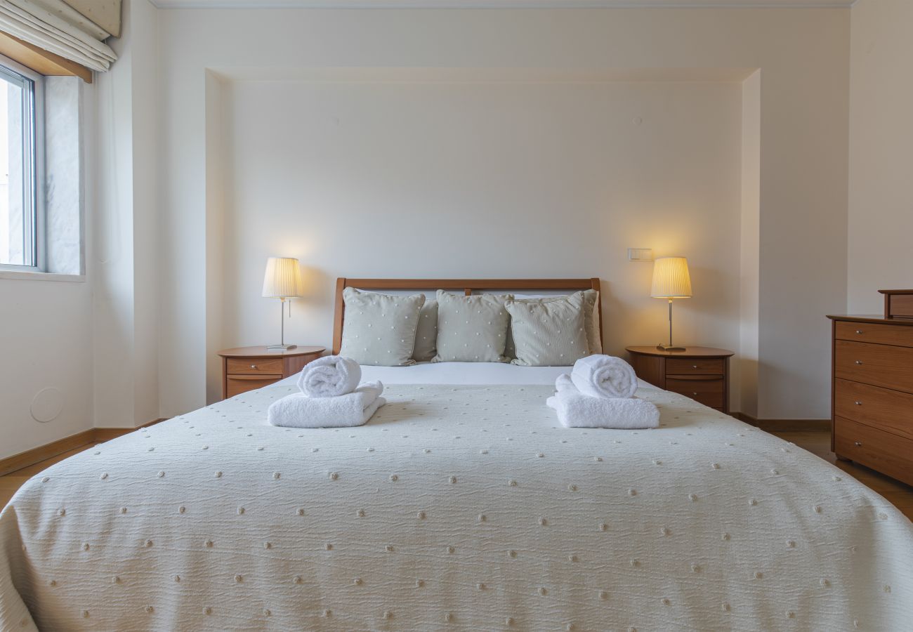 Apartment in Lisbon - 2 Bedroom Large Apartment by Innkeeper