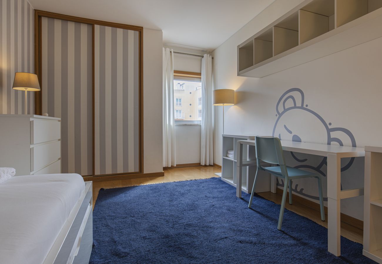 Apartment in Lisbon - 2 Bedroom Large Apartment by Innkeeper
