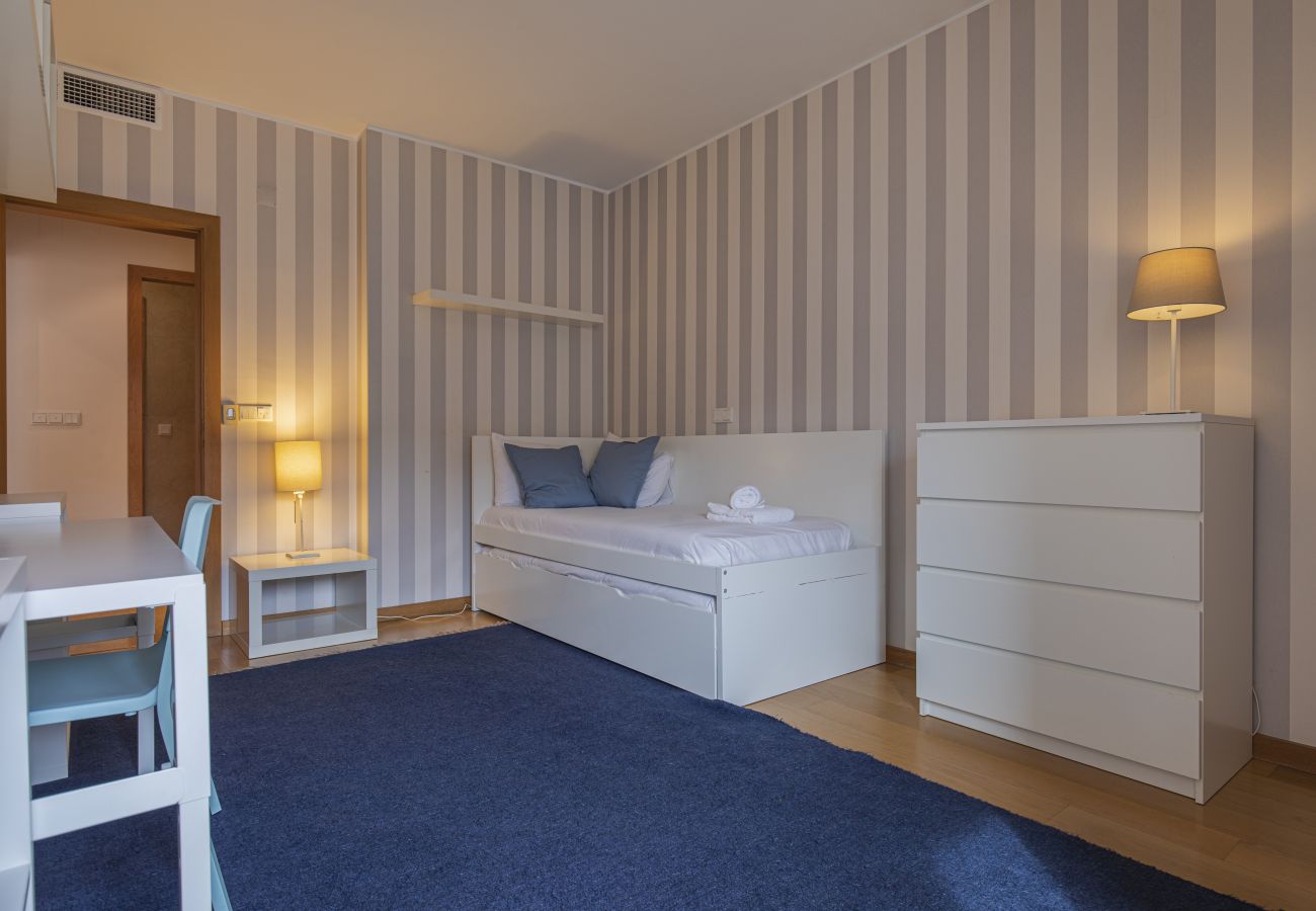 Apartment in Lisbon - 2 Bedroom Large Apartment by Innkeeper