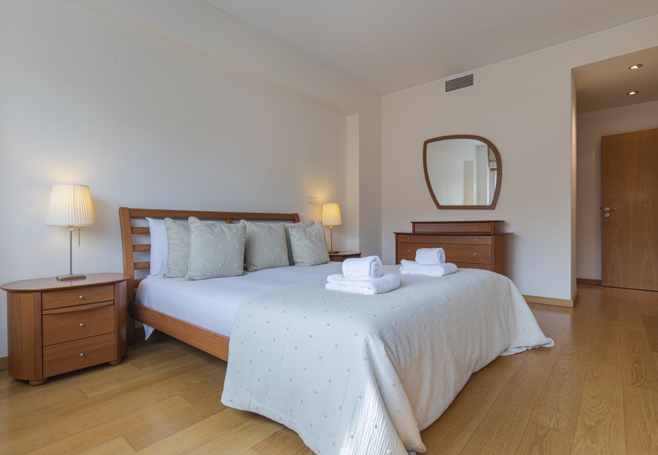 Apartment in Lisbon - 2 Bedroom Large Apartment by Innkeeper