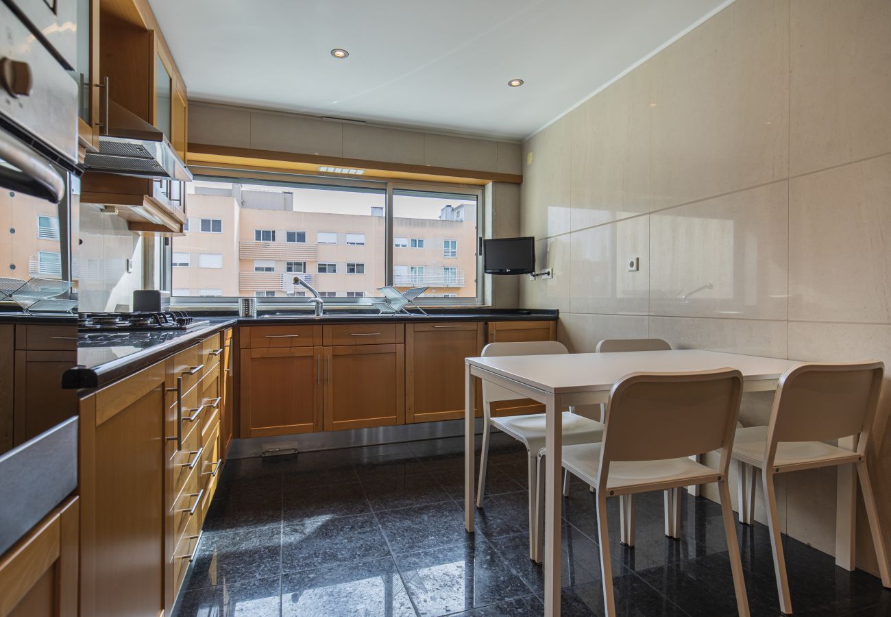 Apartment in Lisbon - 2 Bedroom Large Apartment by Innkeeper