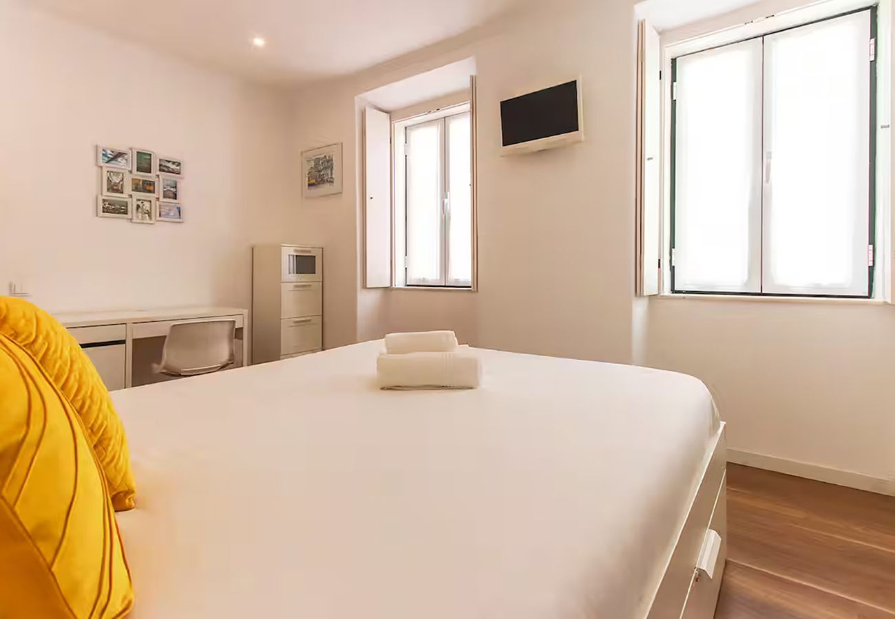Apartment in Lisbon - Trendy Santos Apartment
