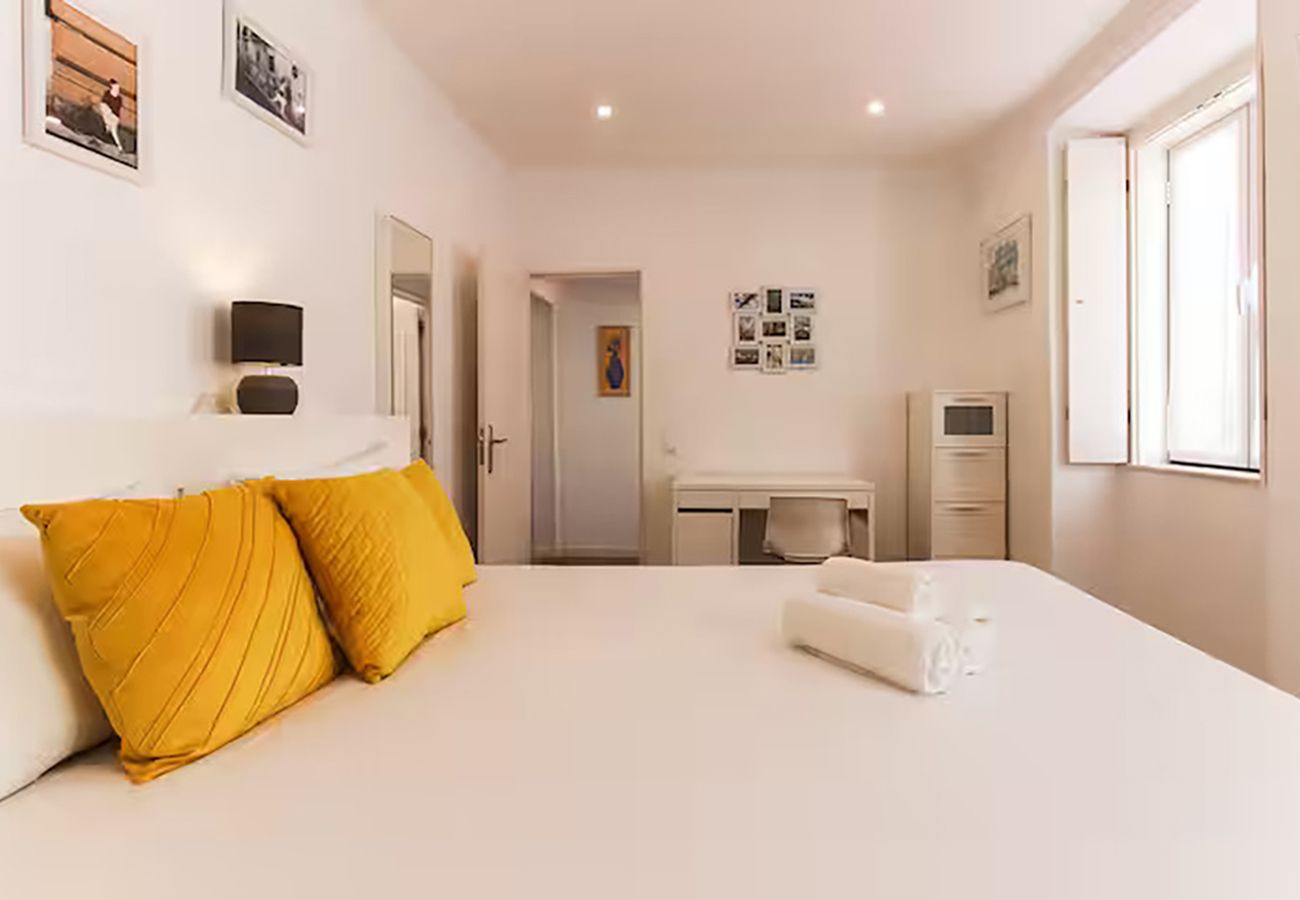 Apartment in Lisbon - Trendy Santos Apartment