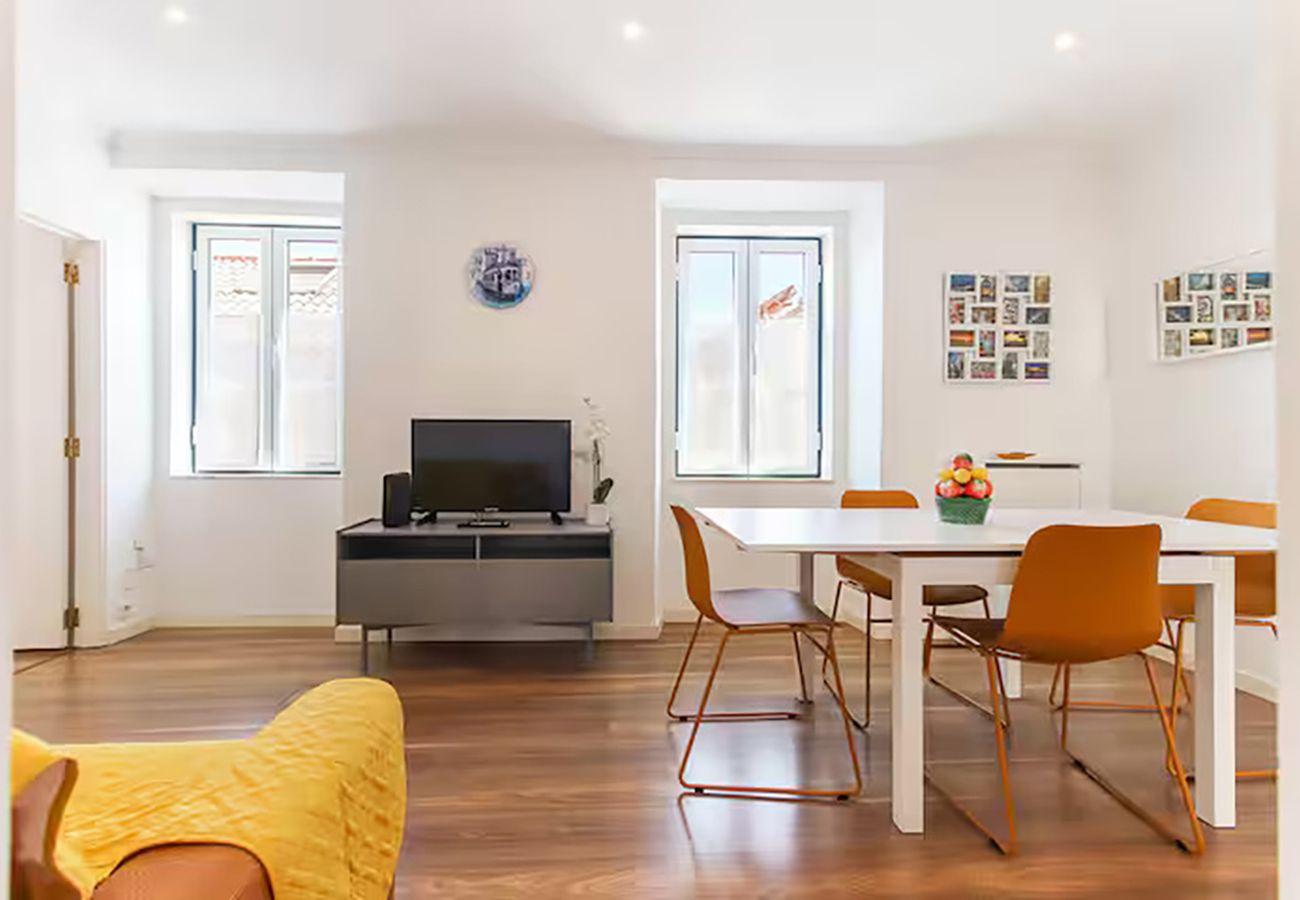 Apartment in Lisbon - Trendy Santos Apartment