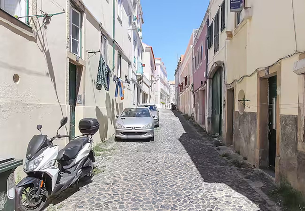 Apartment in Lisbon - Trendy Santos Apartment