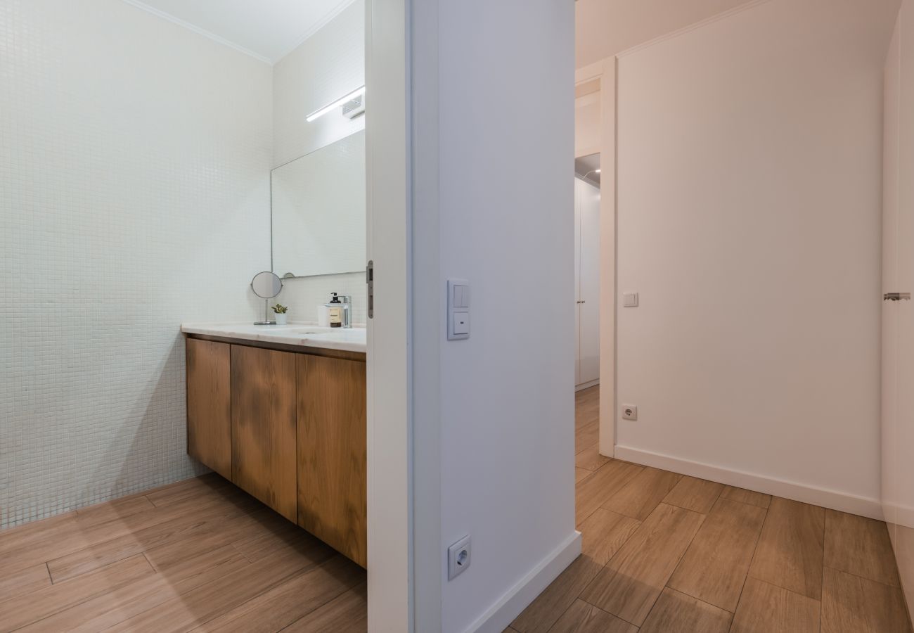 Apartment in Lisbon - Cozy 2 bedroom retreat