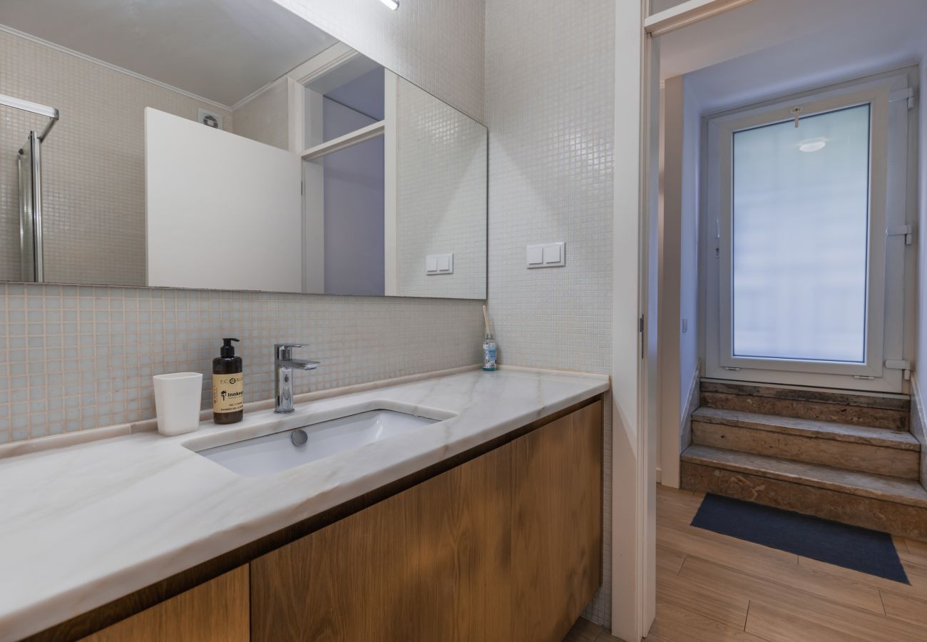 Apartment in Lisbon - Cozy 2 bedroom retreat