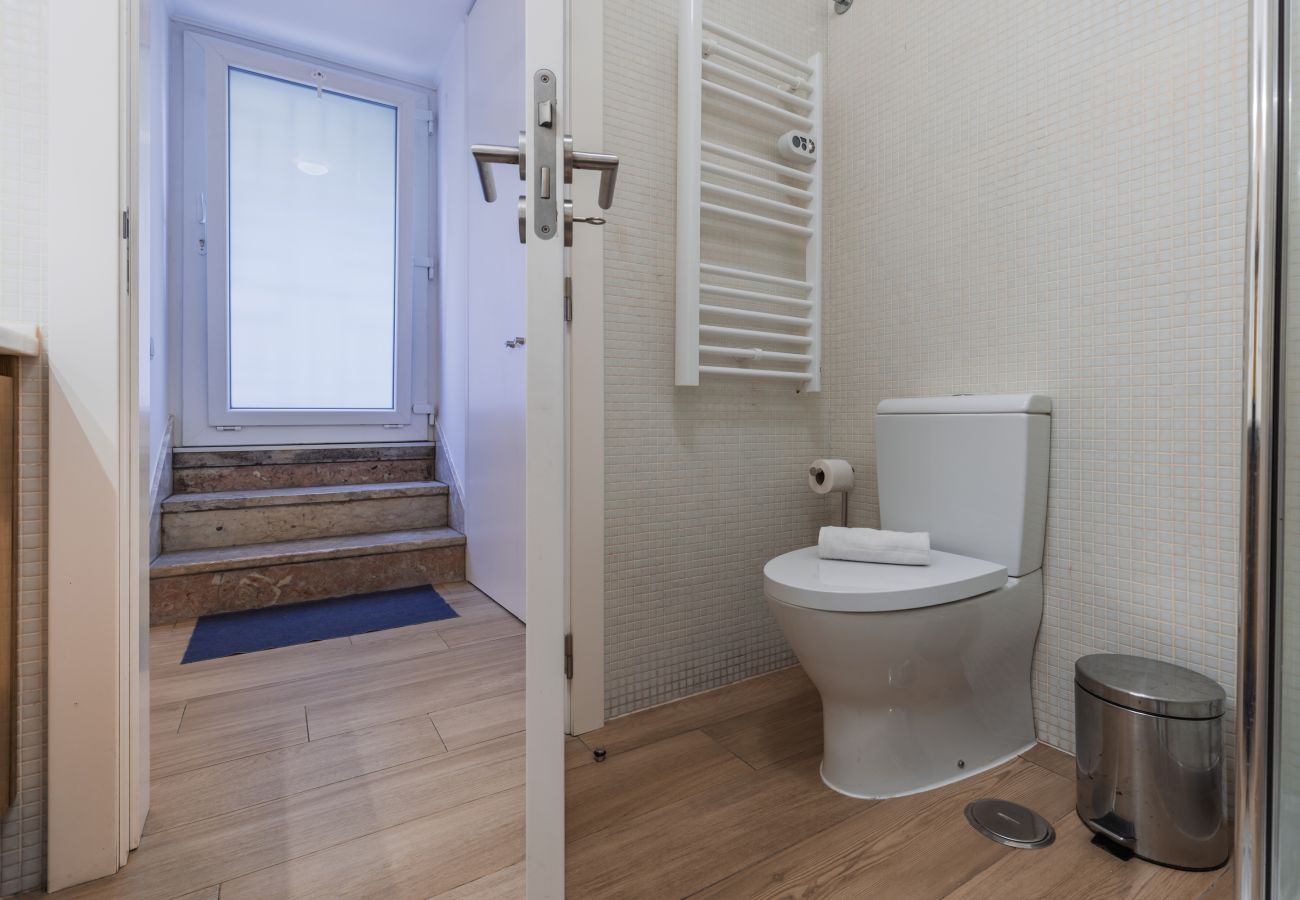 Apartment in Lisbon - Cozy 2 bedroom retreat