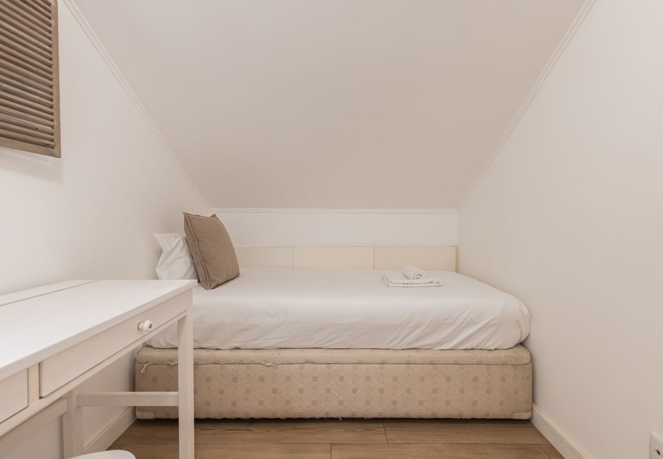 Apartment in Lisbon - Cozy 2 bedroom retreat
