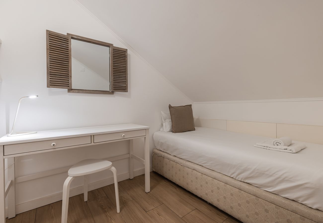 Apartment in Lisbon - Cozy 2 bedroom retreat
