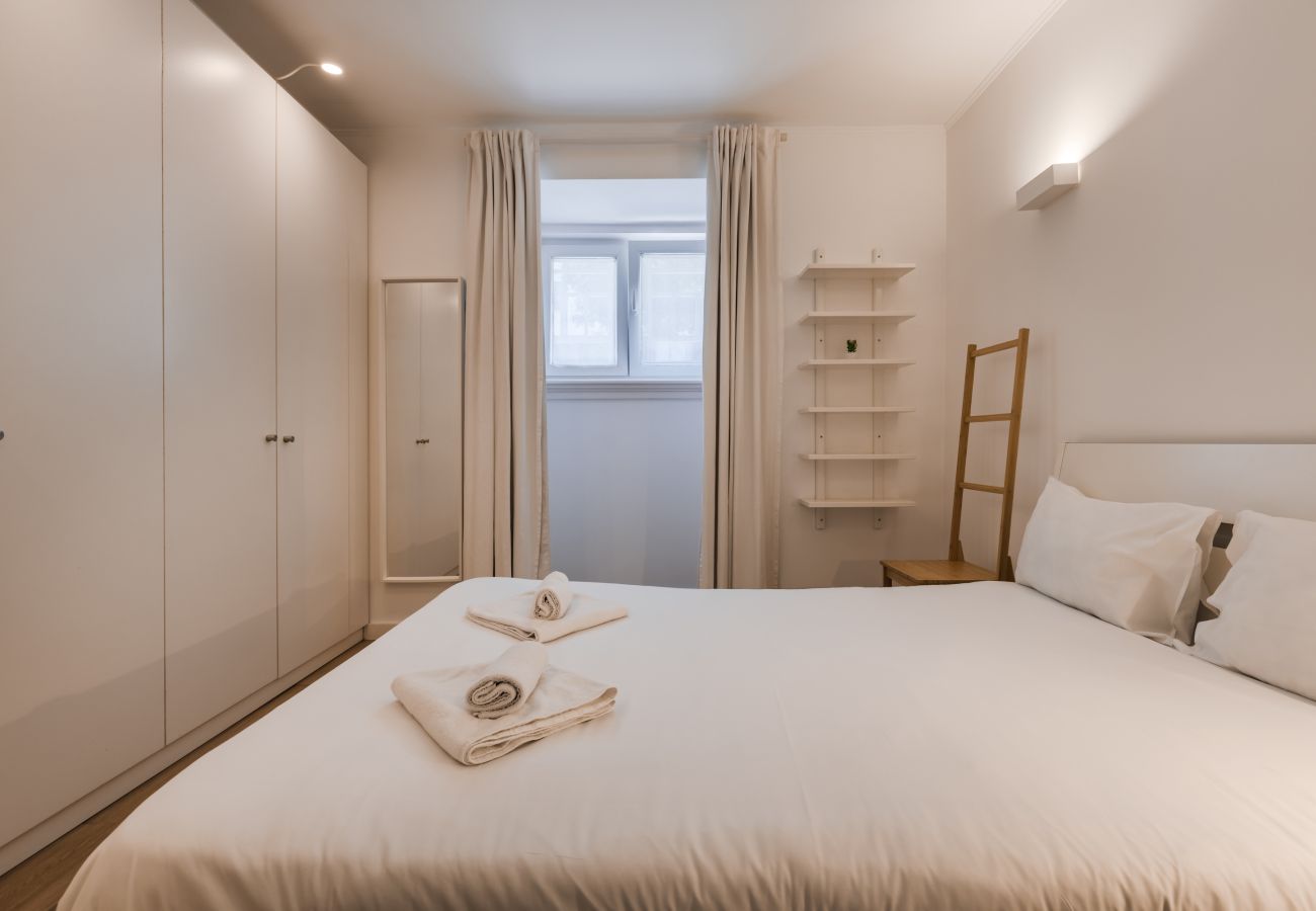 Apartment in Lisbon - Cozy 2 bedroom retreat