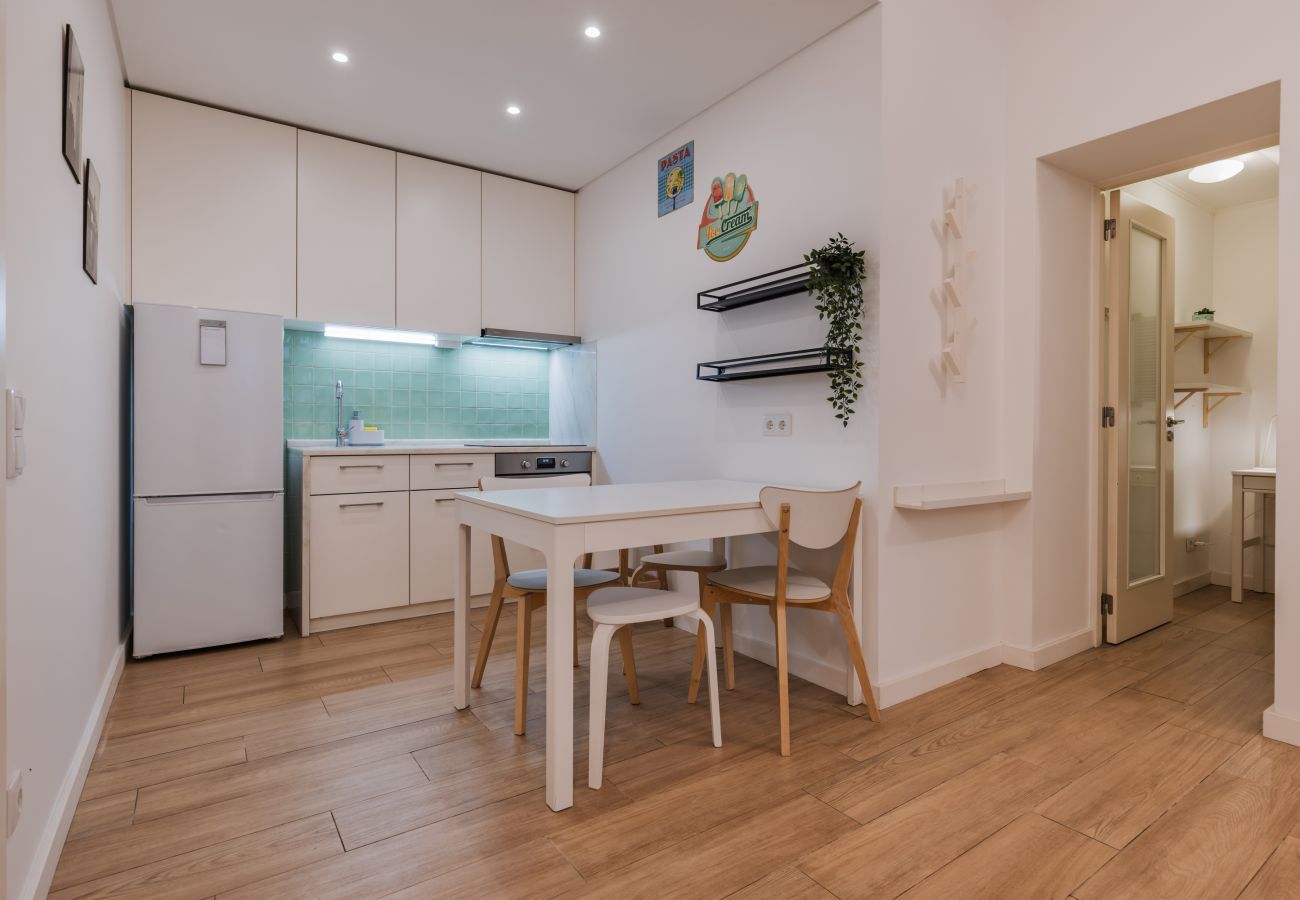Apartment in Lisbon - Cozy 2 bedroom retreat