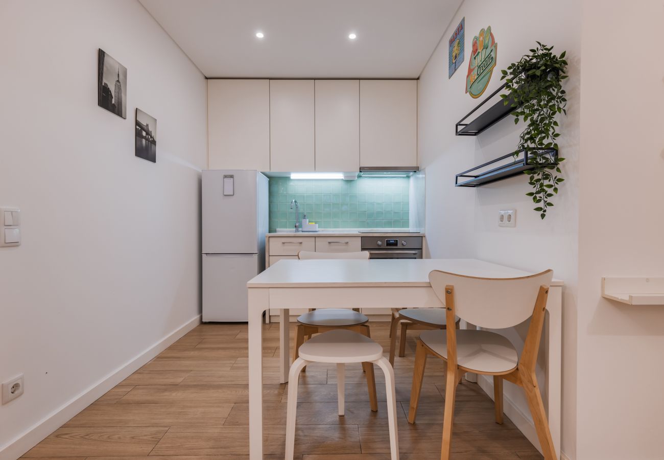 Apartment in Lisbon - Cozy 2 bedroom retreat