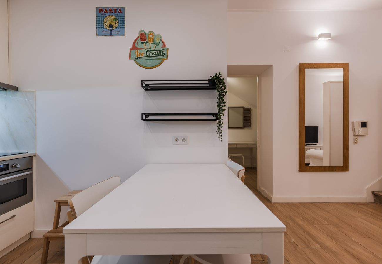 Apartment in Lisbon - Cozy 2 bedroom retreat