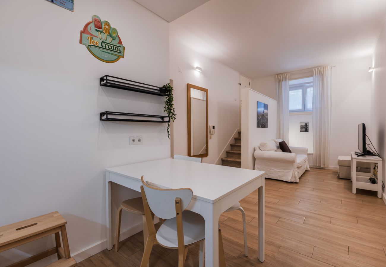 Apartment in Lisbon - Cozy 2 bedroom retreat