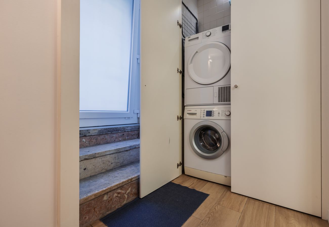 Apartment in Lisbon - Cozy 2 bedroom retreat