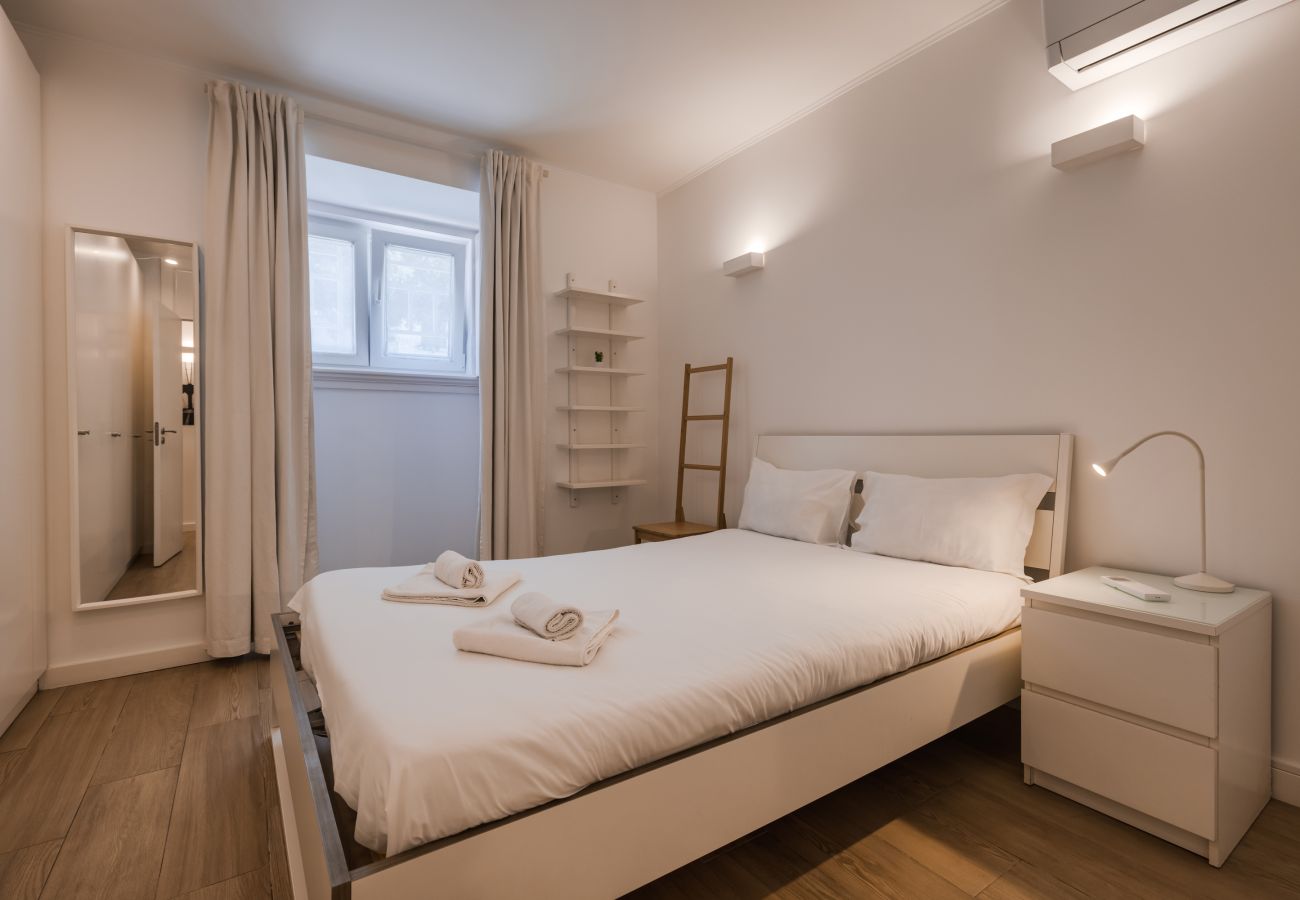 Apartment in Lisbon - Cozy 2 bedroom retreat