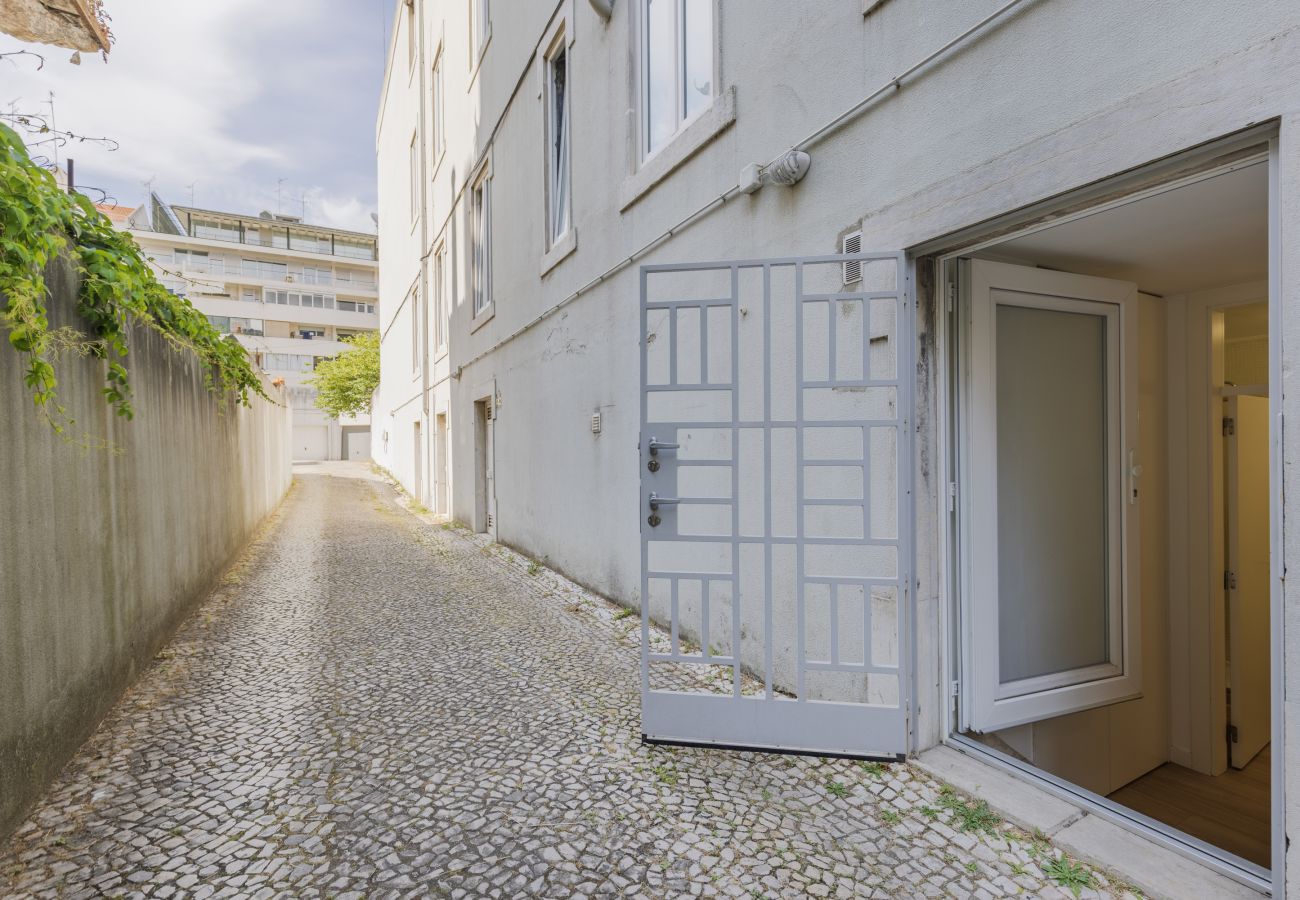 Apartment in Lisbon - Cozy 2 bedroom retreat