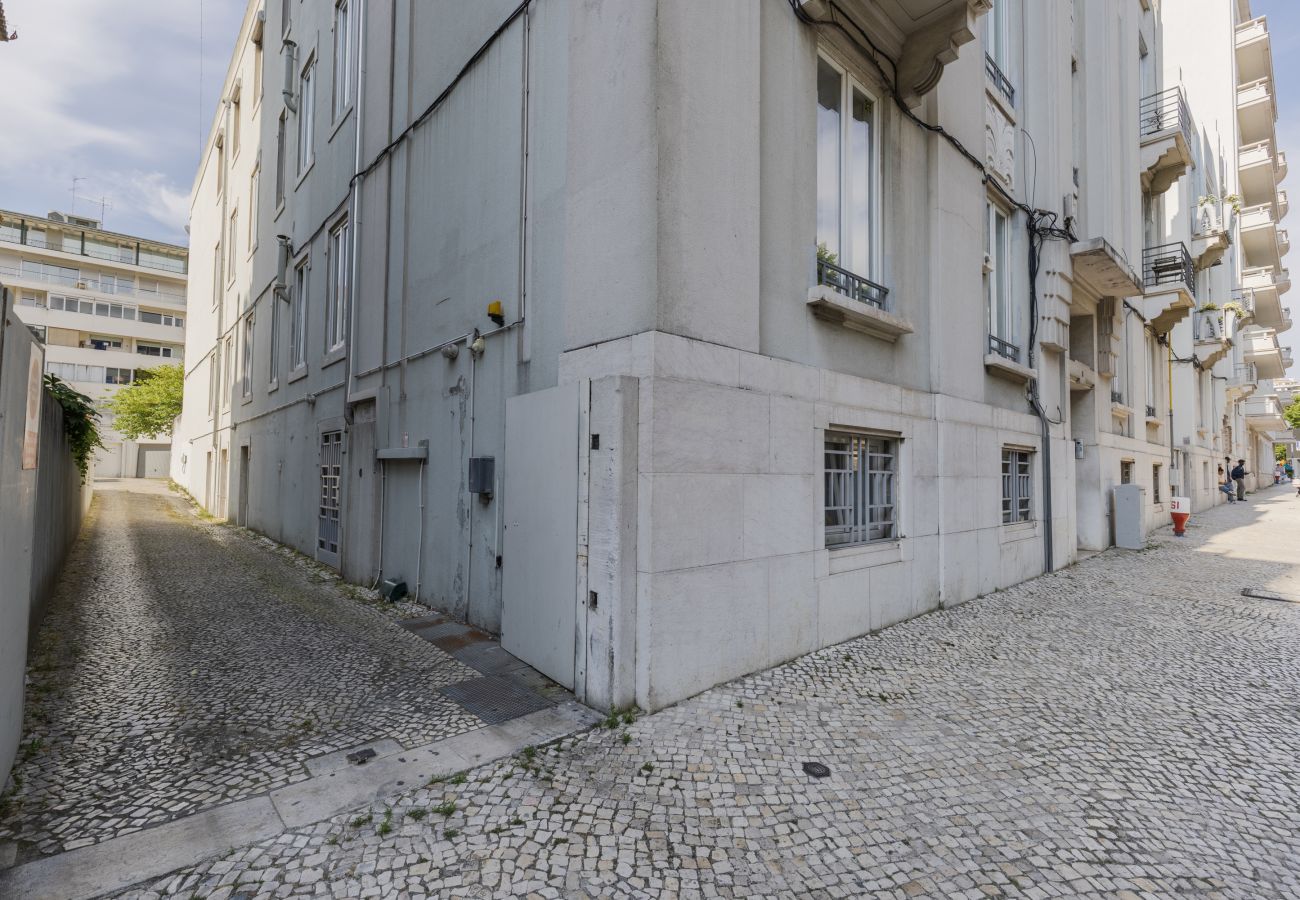 Apartment in Lisbon - Cozy 2 bedroom retreat