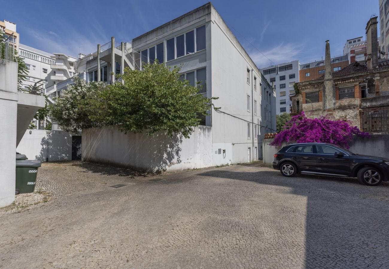 Apartment in Lisbon - Cozy 2 bedroom retreat