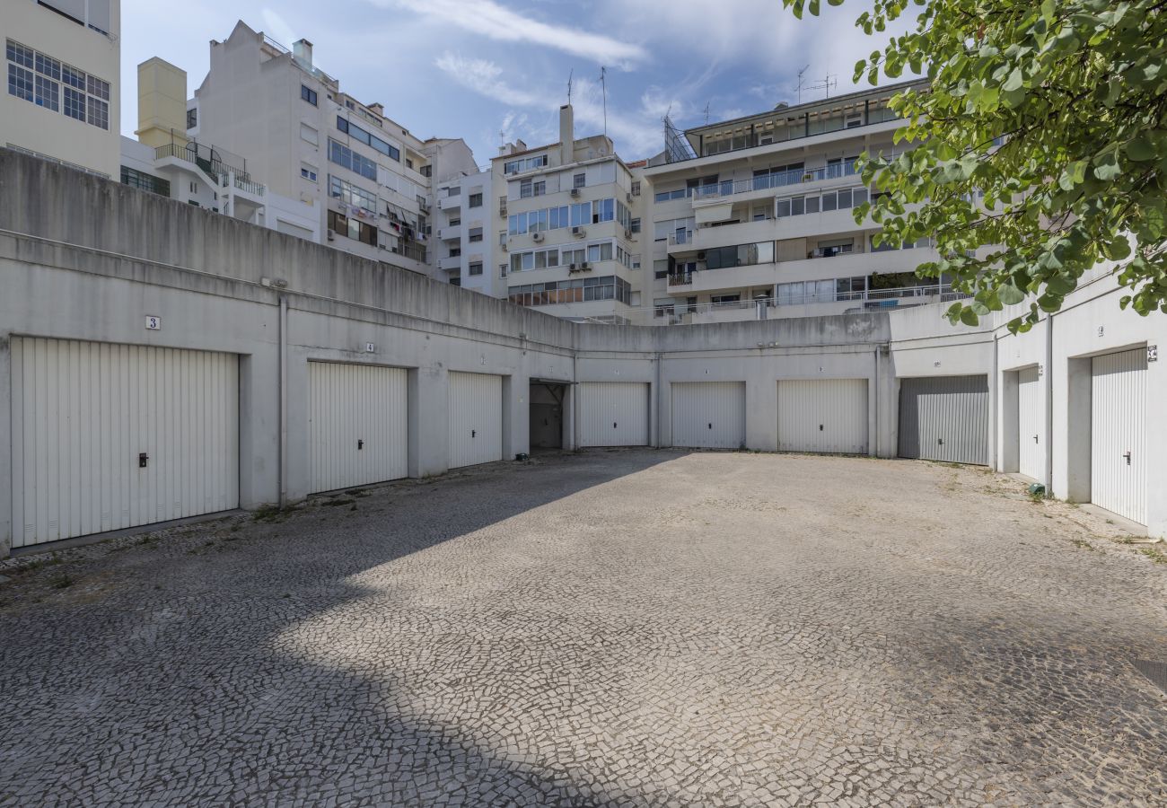 Apartment in Lisbon - Cozy 2 bedroom retreat